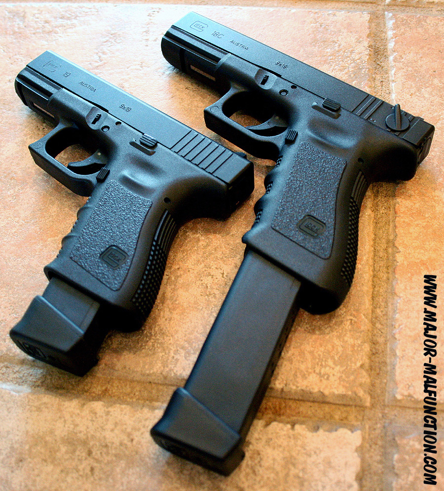 Khẩu súng này có trọng lượng cực nhẹ, chỉ khoảng 630 gram khi không mang đạn. Để đạt được trọng lượng nhẹ tới như vậy, hãng sản xuất đã phải sử dụng tới 80% vật liệu cấu tạo súng là nhựa composite và các hợp kim siêu nhẹ khác. Chỉ duy nhất phần nòng súng và cơ cấu bắn được làm bằng kim loại. Nguồn ảnh: Major.