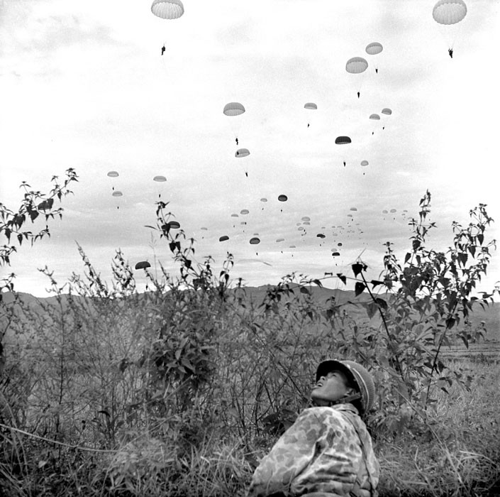 Tổng cộng Pháp có khoảng 16.000 lính tham chiến ở Điện Biên Phủ, trong số đó có cả các lực lượng lính đánh thuê bao gồm những binh lính tinh nhuệ bậc nhất từng trải qua Chiến tranh Thế giới thứ 2. Nguồn ảnh: ECPA.