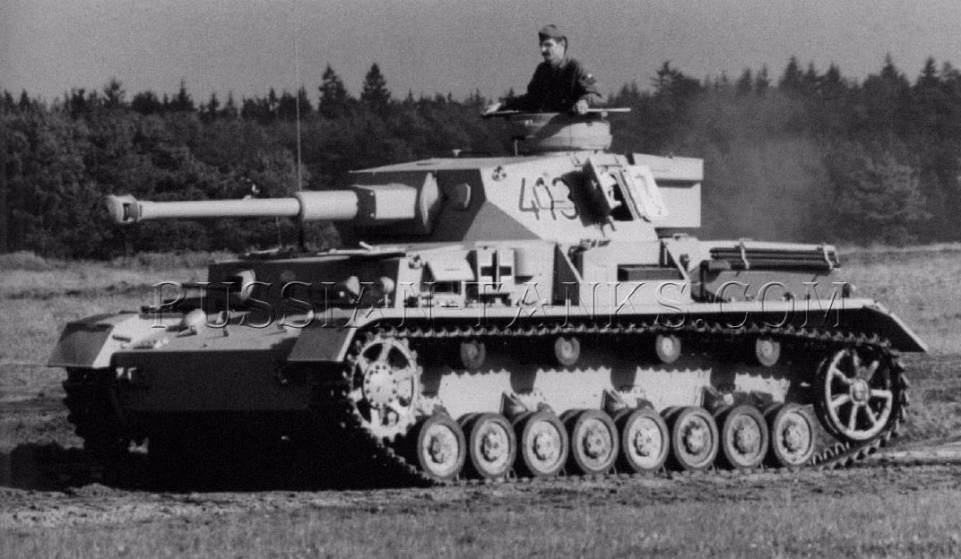 Có trọng lượng chỉ 25 tấn nhưng xe tăng hạng trung Panzer IV lại được bọc thép lên tới 80mm ở phần trước xe, trung bình từ 20 tới 30mm ở hai bên thân và phía sau xe. Nguồn ảnh: WW2.