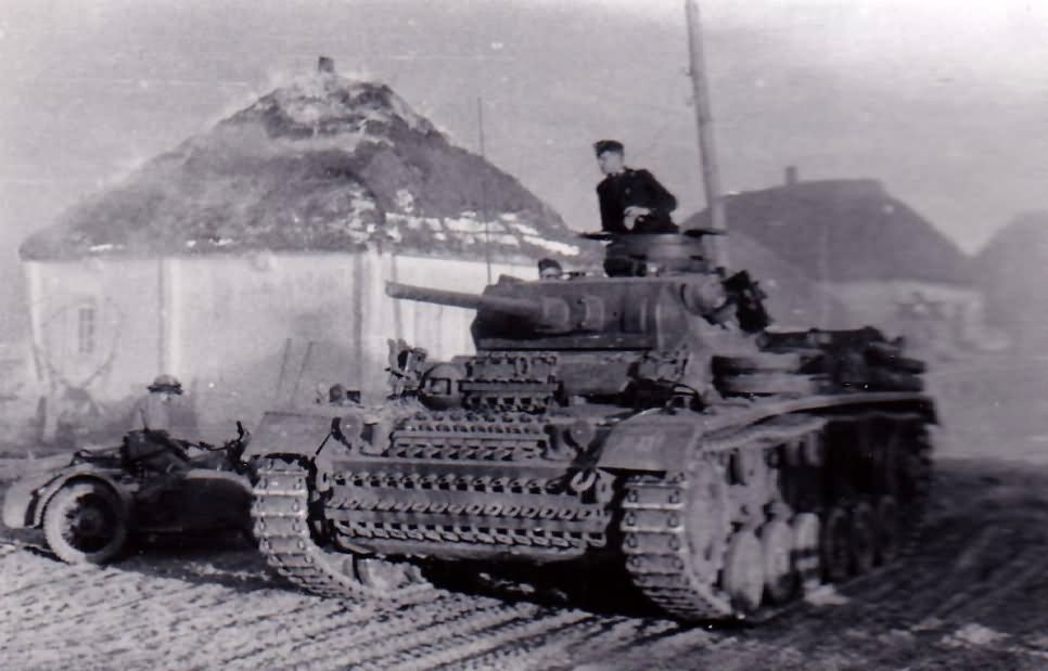 Đây đều là các xe tăng hạng trung được Đức phát triển từ trước Chiến tranh Thế giới thứ 2, các xe tăng này đáp ứng được yêu cầu của chiến thuật Chiến tranh Chớp nhoáng đó là nhanh, hỏa lực mạnh tương đối, bọc giáp tốt và có khả năng phối hợp tốt trên chiến trường. Nguồn ảnh: Wiki.