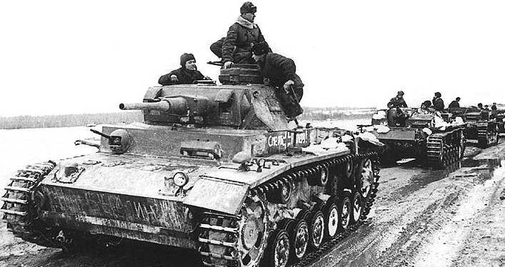 Panzer III của Đức quốc xã có trọng lượng chỉ 23 tấn, bọc thép từ 15 tới 30mm tùy từng phiên bản nhưng lại cực kỳ "lỳ đòn" vì thời gian Panzer III "làm mưa làm gió" trên chiến trường là vào giai đoạn đầu chiến tranh, khi mà vũ khí chống tăng của quân đội các nước châu Âu chưa thực sự quá đáng sợ. Nguồn ảnh: Tankeye.