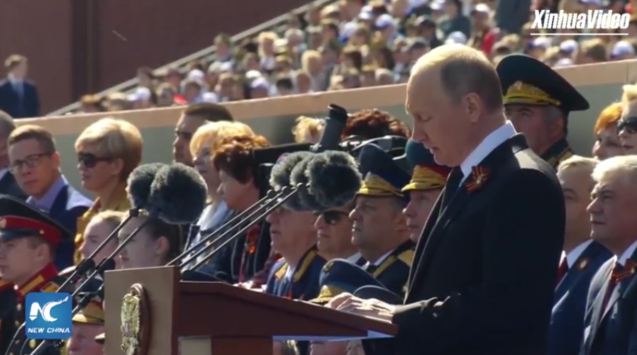 Tổng thống Nga cũng nhắc lại những chiến thắng vĩ đại của người Nga trong cuộc Chiến tranh Vệ Quốc ở Stalingrat, ở Moscow,... và khẳng định, mọi gia đình ở Nga đều từng có người thân ngã xuống trong cuộc chiến này.