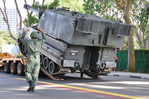 Kể từ năm 2002, khẩu pháo tự hành này đã được gia nhập biên chế chính thức của lực lượng Lục quân Singapore. Hiện tại, toàn bộ lực lượng pháo tự hành loại này của Singapore được biên ché trong lữ đoàn pháo binh số 21 của quân đội nước này. Nguồn ảnh: Singaporemilitary.