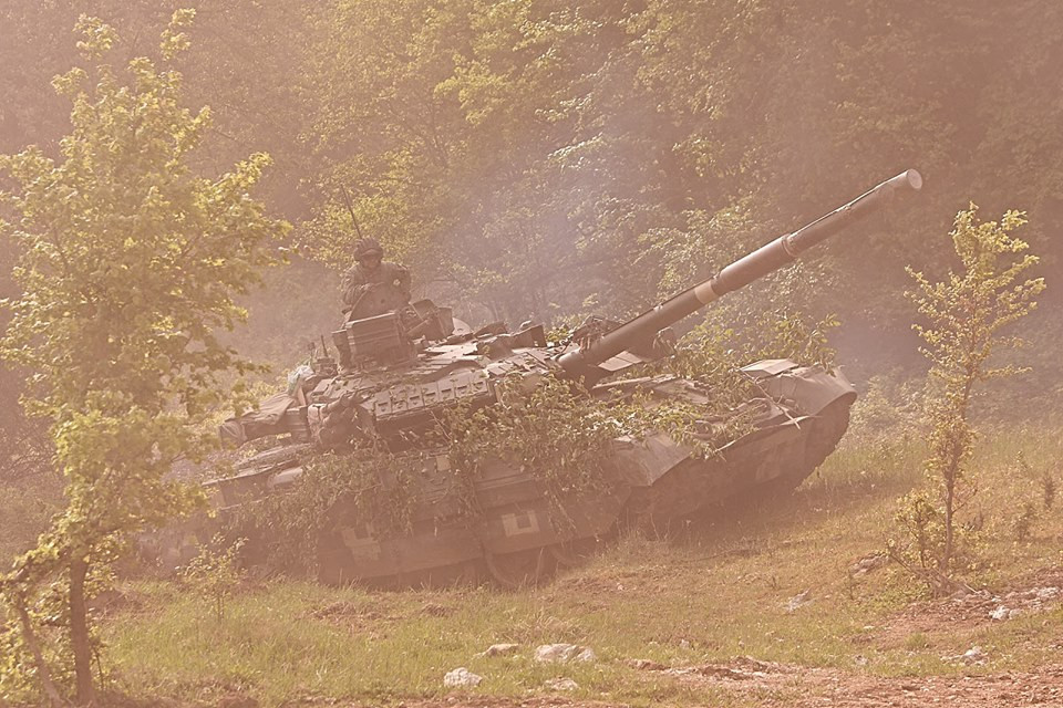 Cuộc tập trận Resolve X năm nay được tổ chức tại thao trường gần Hohenfels, Bayern, Đức, những cuộc đấu tăng kịch liệt giữa các nước tham gia cuộc tập trận này đã diễn ra và phần thắng, thật khó tin lại nghiên về loại xe tăng T-84 của phía Ukraine. Nguồn ảnh: Sina.