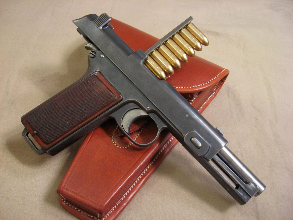 Khẩu súng không có hộp tiếp đạn này có cơ số đạn dự trữ 8 viên. Tuy nhiên, phiên bản có cơ số đạn dự trữ lớn hơn cũng từng được sản xuất với khả năng dự trữ 16 viên đạn bên trong cán cầm tay được kéo dài của khẩu súng. Nguồn ảnh: Rifle.