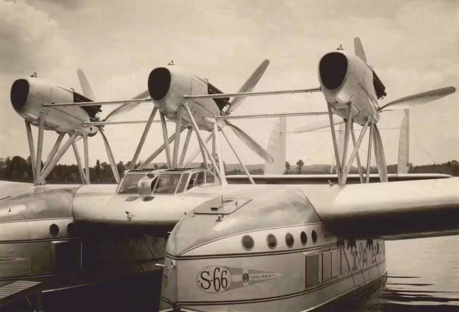 Với khả năng mang theo được tối đa 22 hành khách, S.66 ban đầu được sử dụng nhiều vào nhiệm vụ vận tải người. Tuy nhiên khi chiến tranh nổ ra, nó đã được trưng dụng làm máy bay vận tải hàng hóa tới năm 1943 thì bị loại biên hết. Nguồn ảnh: Wiki.