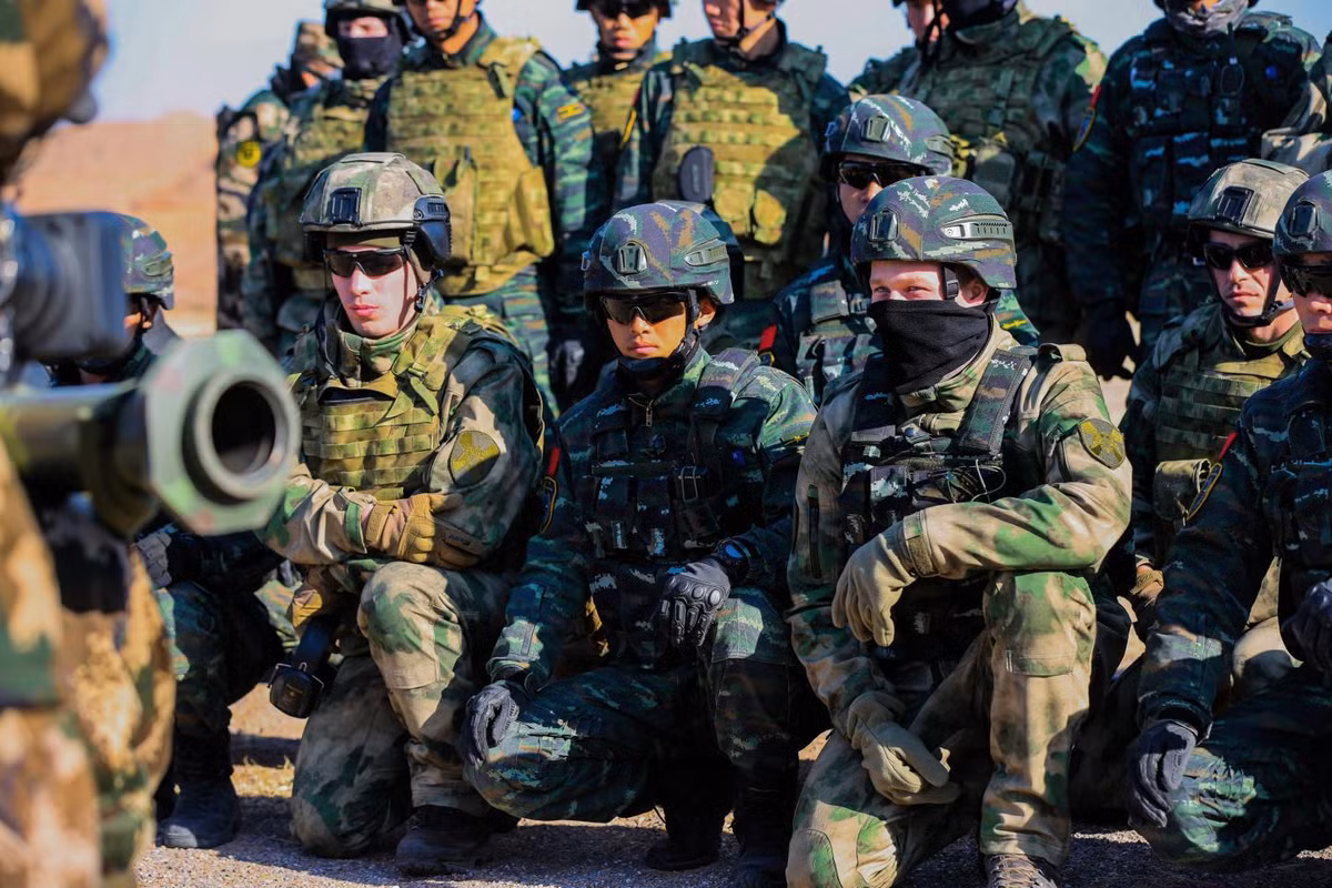 Giới phân tích của phương Tây lo ngại, việc Nga và Trung Quốc tăng cường hợp tác quân sự có thể sẽ kéo theo việc leo thang căng thẳng trong khu vực Đông Bắc Á, kèm theo đó là việc dần dần hình thành một liên minh quân sự có sức mạnh vượt trội so với NATO và Mỹ trong tương lai. Nguồn ảnh: Military.