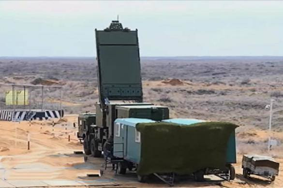 Trong buổi gặp mặt với các quan chức quốc phòng hàng đầu của Nga hôm 15/5 vừa rồi, Tổng thống Nga ông Vladimir Putin đã tuyên bố sẽ tiếp tục nâng cấp tổ hợp tên lửa phòng không Pantsir và sản xuất hàng loạt tổ hợp tên lửa S-500. Nguồn ảnh: Tube.