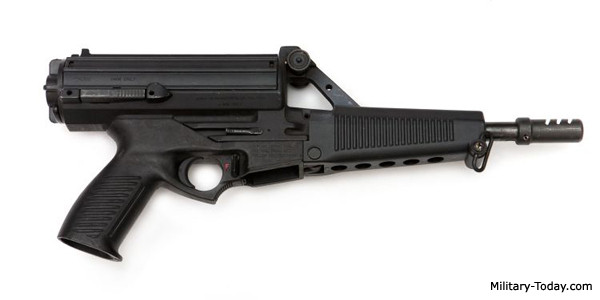 Khẩu súng này có trọng lượng 2,17kg khi rỗng và không chứa đạn, súng có chiều dài 835mm khi mở báng và 647mm khi gấp báng. Khẩu súng này có chiều dài nòng súng 330 mm. Nguồn ảnh: Military.