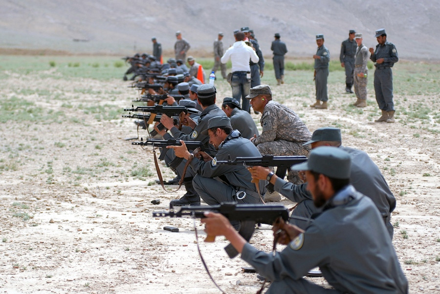 Phía Afghanistan tính toán rằng cần phải tốn khoảng 5 năm để quân đội nước này tái trang bị và tái tập luyện lại khi thay đổi vũ khí cá nhân chính của họ. Và tất nhiên, không một tướng lĩnh quân sự nào của Quân đội Afghanistan lại đồng ý với việc vừa tốn thời gian và tiền bạc để trang bị một thứ vũ khí... không bằng loại cũ. Nguồn ảnh: Afgha.