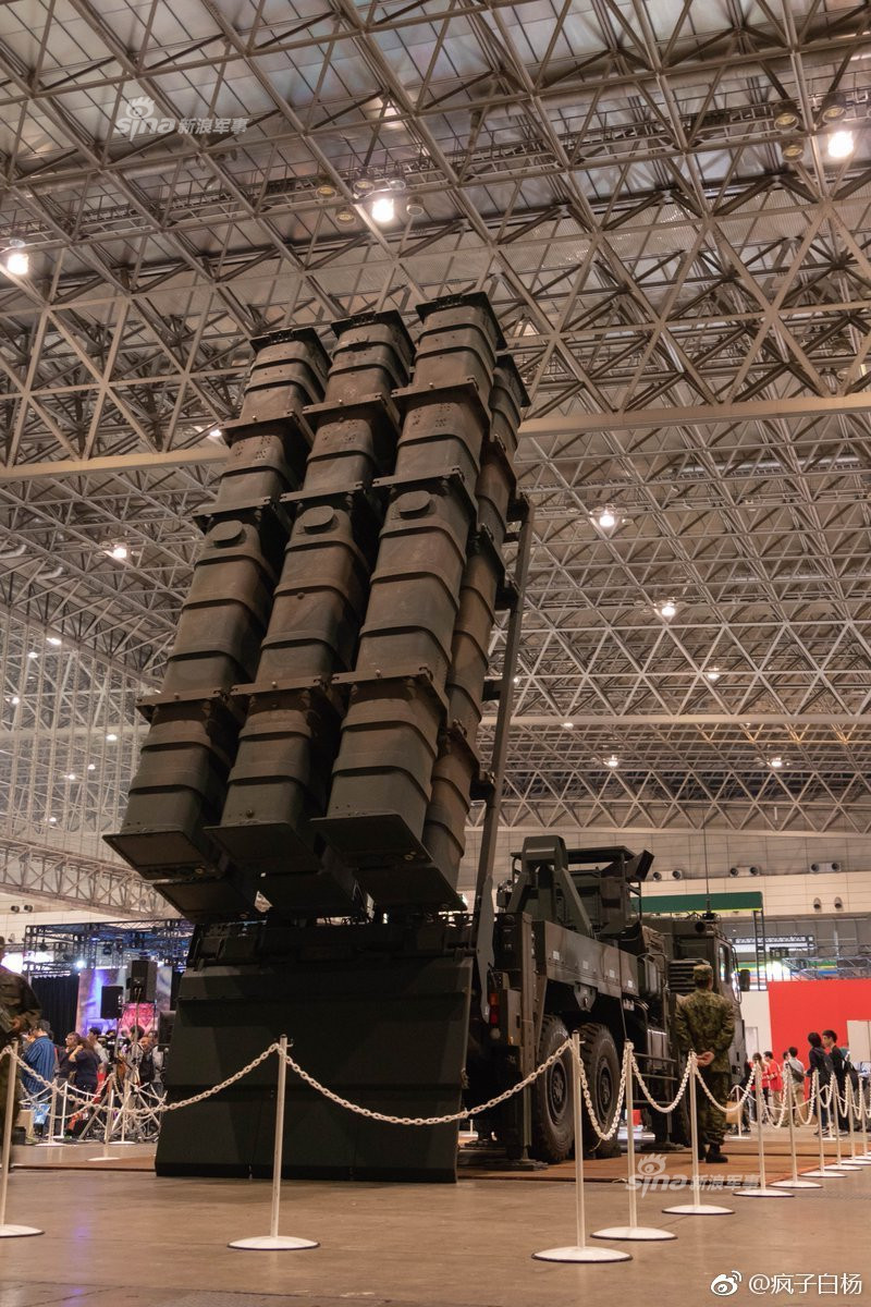 Tên lửa sử dụng hệ thống dẫn đường quán tính, kết hợp với GPS và hệ thống radar dẫn đường chủ động. Hiện tại vẫn chưa rõ loại tên lửa này có độ chính xác là bao nhiêu. Nguồn ảnh: Sina.