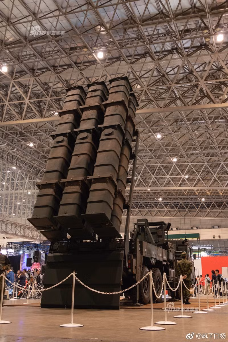 Tên lửa sử dụng hệ thống dẫn đường quán tính, kết hợp với GPS và hệ thống radar dẫn đường chủ động. Hiện tại vẫn chưa rõ loại tên lửa này có độ chính xác là bao nhiêu. Nguồn ảnh: Sina.