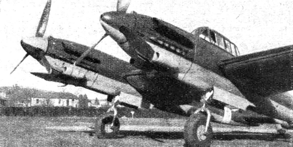 Tốc độ tối đa mà SM.92 đạt được là 615 km/h, tầm hoạt động 2000 km, trần bay tối đa 12.000 mét và chỉ tốn 7 phút 10 giây để leo lên độ cao 6000 mét. Máy bay bao gồm 2 phi công, và được trang bị 2 động cơ do Đức sản xuất loại Dailer-Benz DB 605 V12 làm mát bằng chất lỏng. Nguồn ảnh: Wiki.