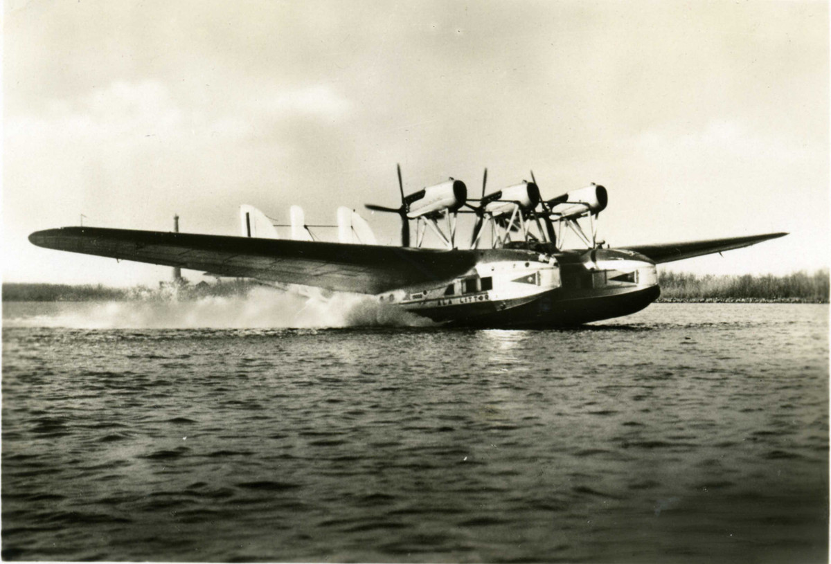 Cuối cùng là thủy phi cơ ba động cơ hai thân của Quân đội Italia. Loại máy bay này tên Savoia Marchetti S.66. Loại thủy phi cơ này của Italia thậm chí còn ra đời từ những năm 30 của thế kỷ trước, nghĩa là trước Chiến tranh Thế giới thứ hai hàng chục năm. Nguồn ảnh: Fiat.