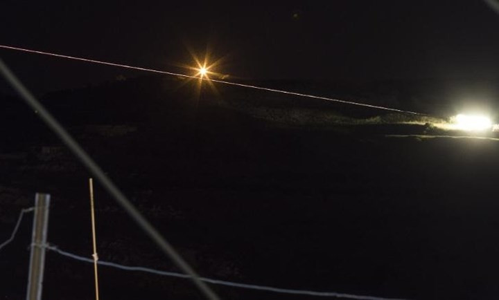 Ảnh chụp chậm cho thấy hình ảnh tên lửa Israel lao tới các mục tiêu quân sự ở Syria. Ảnh: EPA.