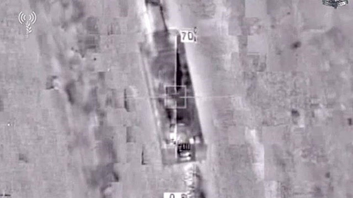 Không quân Israel ngắm bắn các xe quân sự mà Israel cho là dùng để phóng rocket Iran. Ảnh: IDF.