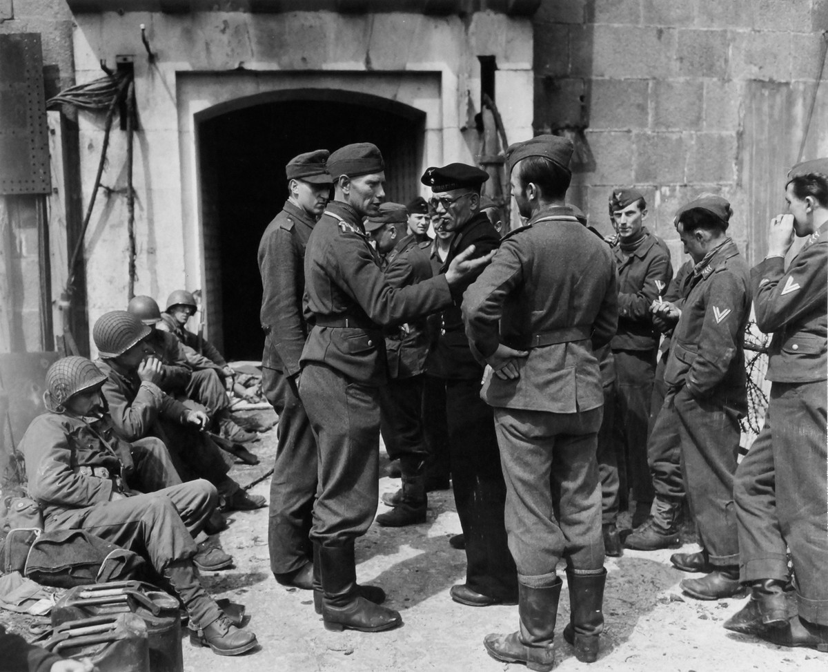 Phần lớn những tù binh này là lính Romania, lính Ukraine và lính đánh thuê Pháp, các lực lượng lính Đức tinh nhuệ đã bị điều sang chiến trường phía Đông chống Liên Xô gần như hoàn toàn. Nguồn ảnh: Flickr.