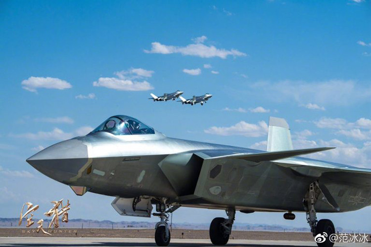 Trả lời phỏng vấn trên Truyền hình Trung ương, Vương Minh Lượng - chuyên gia phân tích quân sự của Trung Quốc cho rằng tiêm kích J-20 của nước này thừa sức "ra và vào" không phận của Đài Loan thậm chí còn không bị phát hiện. Nguồn ảnh: Artfine.