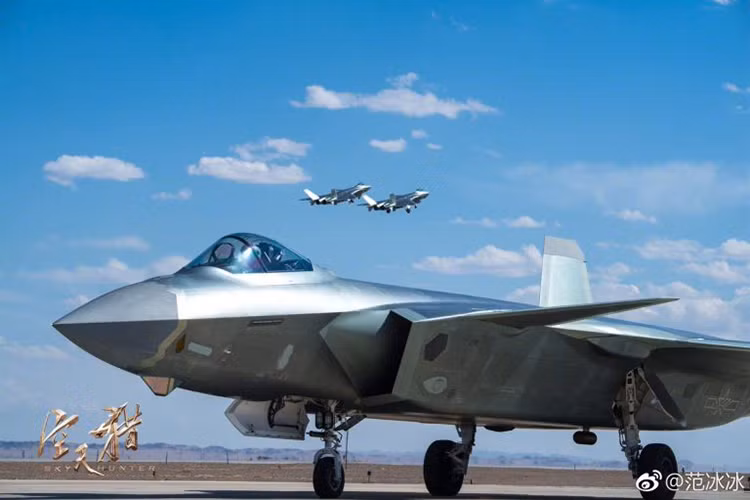 Trả lời phỏng vấn trên Truyền hình Trung ương, Vương Minh Lượng - chuyên gia phân tích quân sự của Trung Quốc cho rằng tiêm kích J-20 của nước này thừa sức "ra và vào" không phận của Đài Loan thậm chí còn không bị phát hiện. Nguồn ảnh: Artfine.