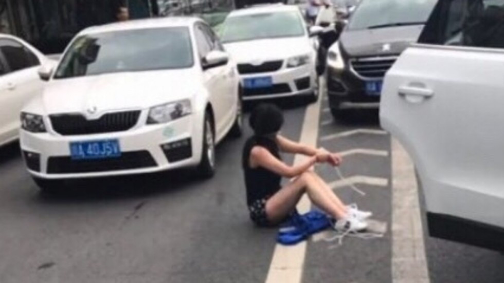 Cô gái thoát khỏi cốp xe sau vụ tai nạn