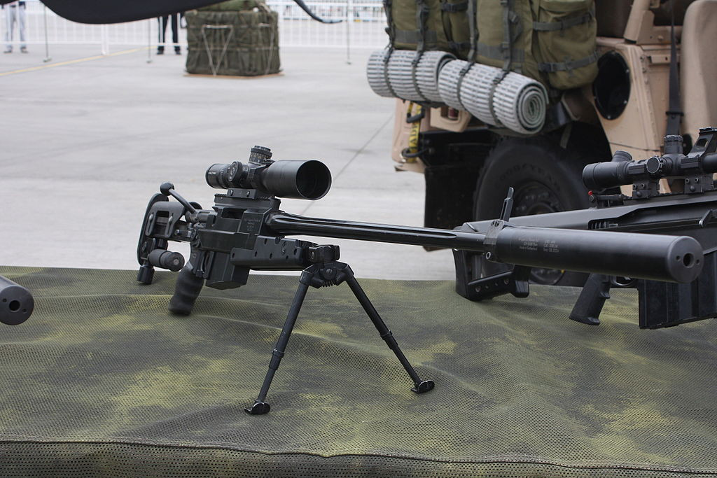 Có tên gọi đầy đủ là Brugger &amp; Thomet APR, súng trường bắn tỉa này là một kiệt tác khoa học kỹ thuật quân sự và độ chính xác giống như trên mọi chiếc đồng hồ của người Thụy Sĩ. Ra đời từ năm 2003, khẩu súng bắn tỉa này hiện nay được coi là một trong những khẩu bắn tỉa tốt nhất thế giới dù không được sử dụng rộng rãi. Nguồn ảnh: Wiki.