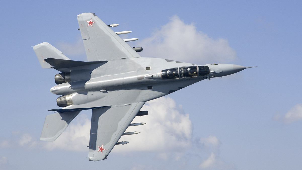 MiG-35 cũng có thể thực hiện các nhiệm vụ tấn công để bảo vệ hoặc hỗ trợ bộ binh và thiết giáp bạn. Đây cũng là loại máy bay được thiết kế để phù hợp với những sân bay dã chiến ngay tại mặt trận hoặc gần tiền tuyến, điều này đòi hỏi MiG-35 phải có được sự ổn định cao như MiG-29. Nguồn ảnh: Zhava.