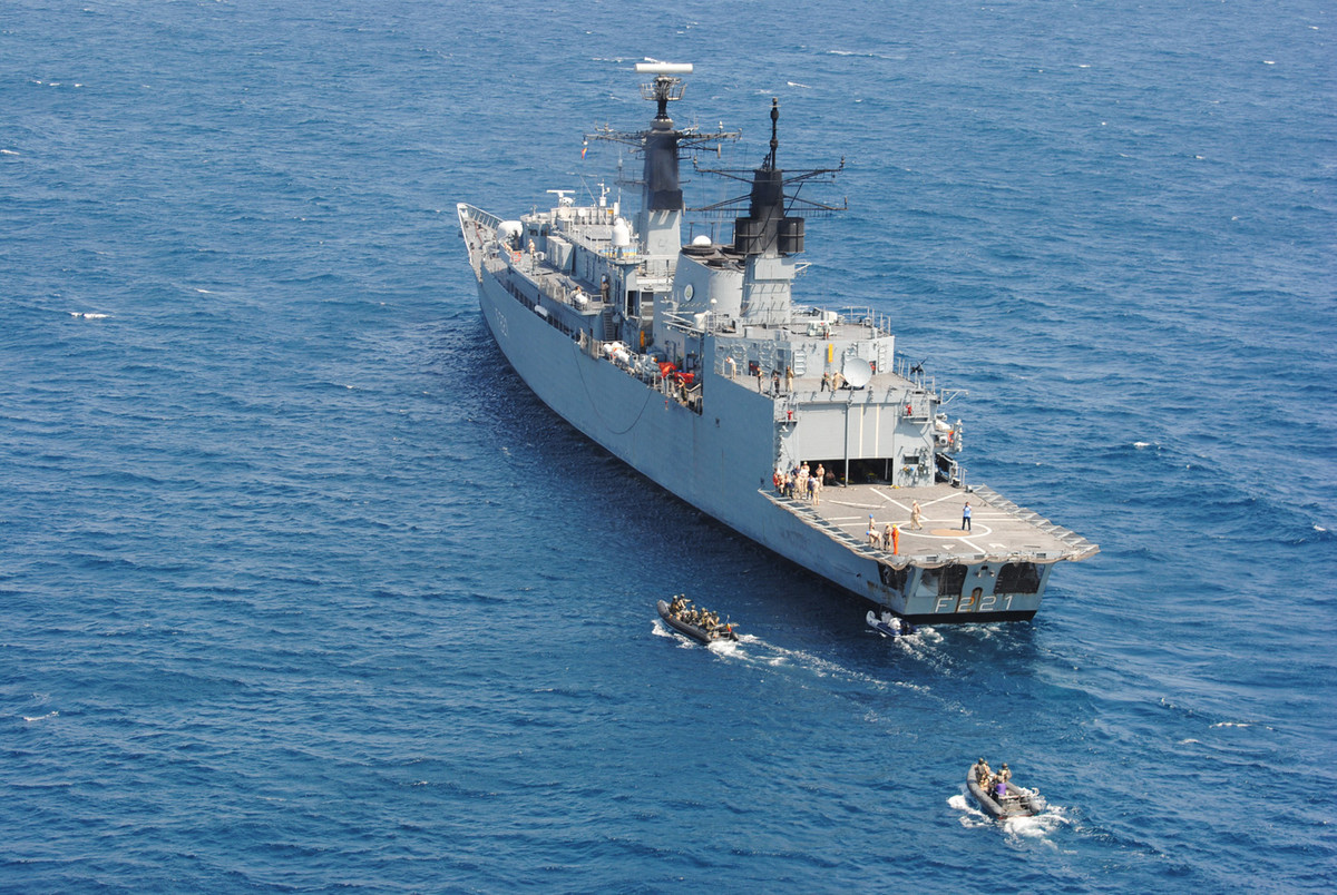 Sau khi tiến vào biển Đen, nhóm tàu chiến dẫn đầu là khu trục hạm Type 45 sẽ có cuộc tập trận chung với hải quân Bulgaria. Nguồn ảnh: Romanianavy.