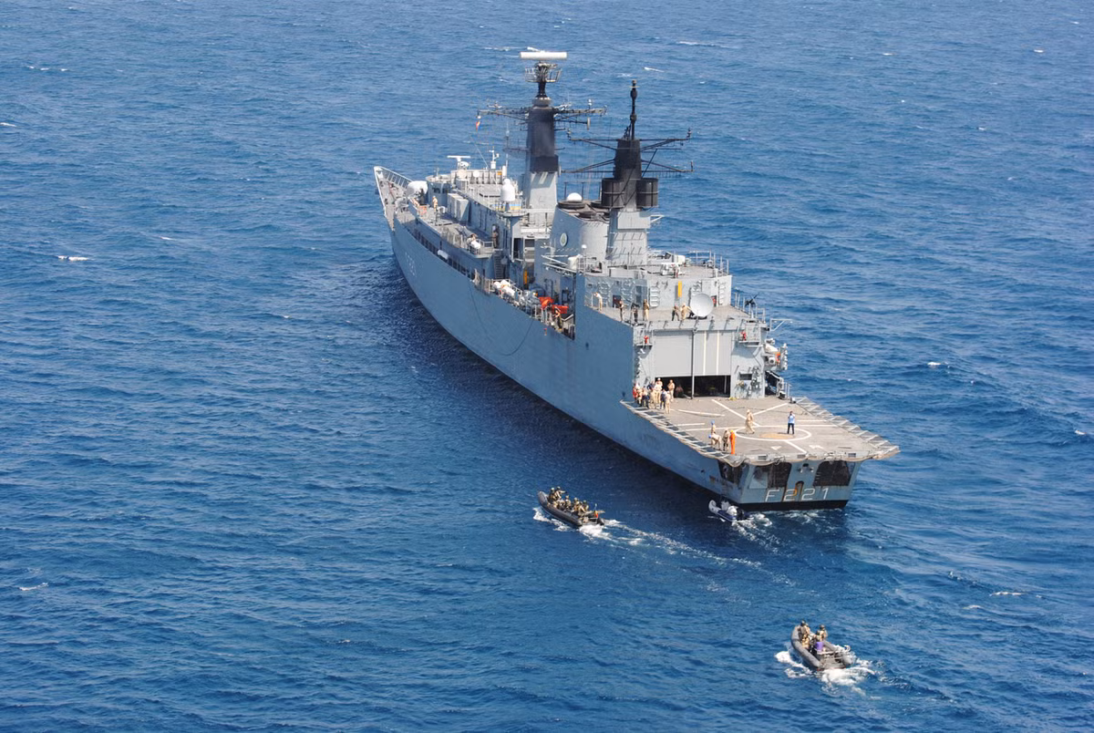 Sau khi tiến vào biển Đen, nhóm tàu chiến dẫn đầu là khu trục hạm Type 45 sẽ có cuộc tập trận chung với hải quân Bulgaria. Nguồn ảnh: Romanianavy.