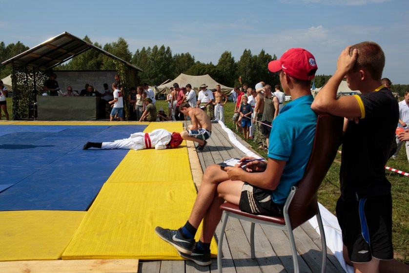 Có cả sàn đấu võ dành cho những thanh niên muốn "giải tỏa năng lượng". Nguồn ảnh: Time.