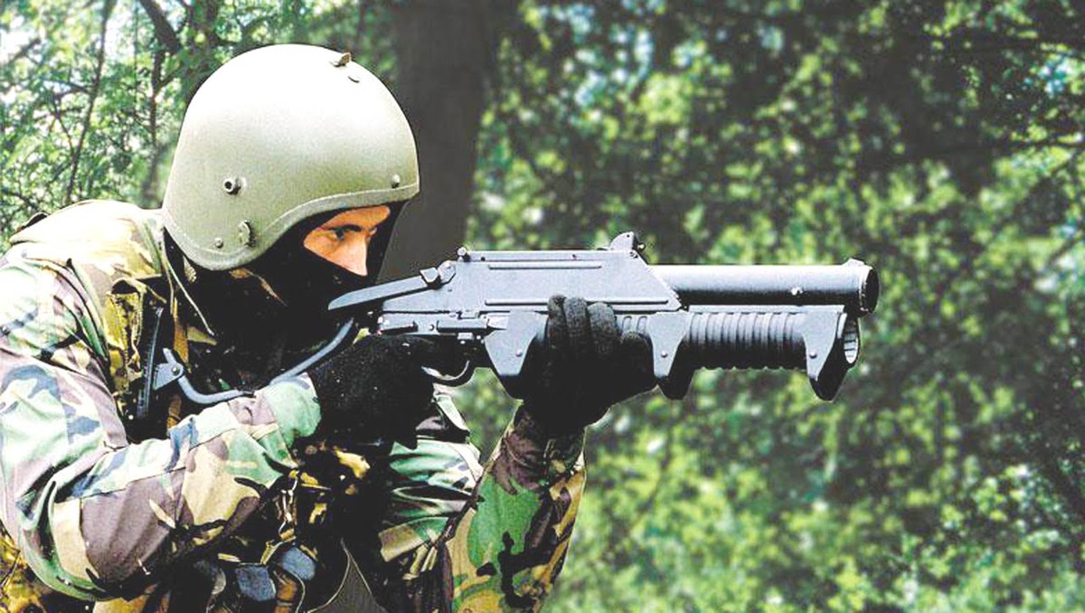 Được thiết kế theo kiểu súng phóng lựu với cơ chế lên đạn như súng shotgun, khẩu súng phóng lựu này của Nga có thể bắn liên tiếp 4 viên trước khi xạ thủ phải thay đạn. Đây cũng được coi là khẩu súng phóng lựu có dự trữ đạn lớn và gọn gàng bậc nhất hiện nay với trọng lượng rỗng chỉ 4,8 kg. Nguồn ảnh: Pinterest.