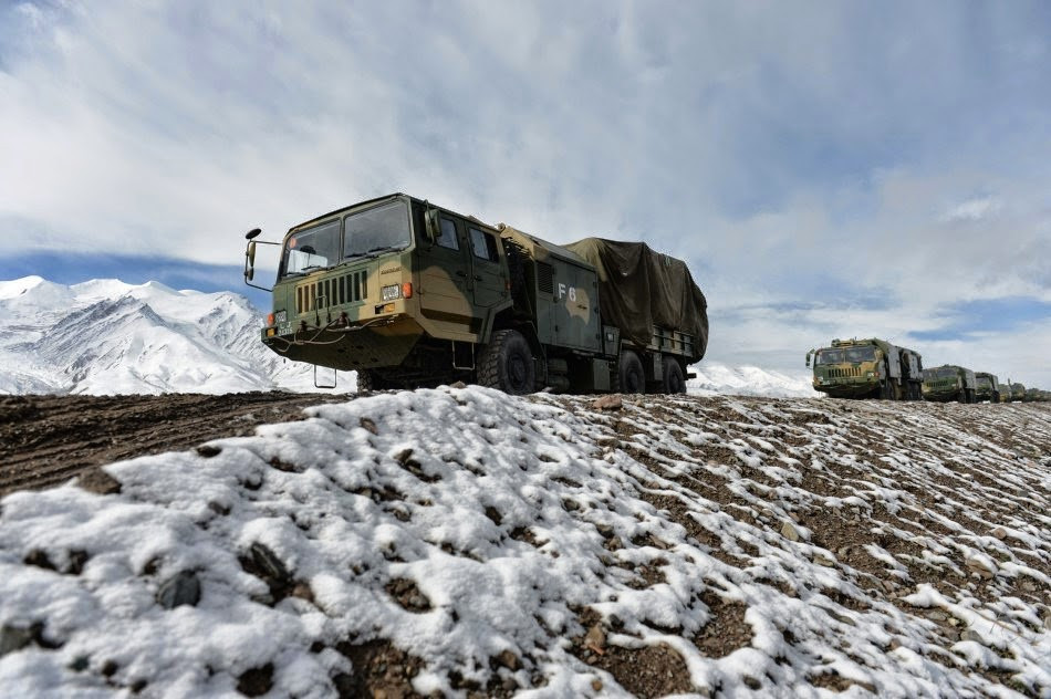 Tầm bắn tối đa của loại tên lửa này là 42 km trong khi đó tầm bắn gần nhất là 3 km. Trần tiêu diệt mục tiêu tối đa của Hồng Kỳ 16 lên tới 25 km trong khi đó độ cao tối thiểu để nó tiêu diệt mục tiêu chỉ là 15 mét. Một điểm cực kỳ đáng chú ý đó là Trung Quốc tuyên bố tên lửa Hồng Kỳ 16 có thể nằm kho tới 10 năm không cần bảo dưỡng mà vẫn có thể hoạt động tốt. Nếu được bảo dưỡng thường xuyên có thể lưu kho tới 15 năm. Nguồn ảnh: Military.