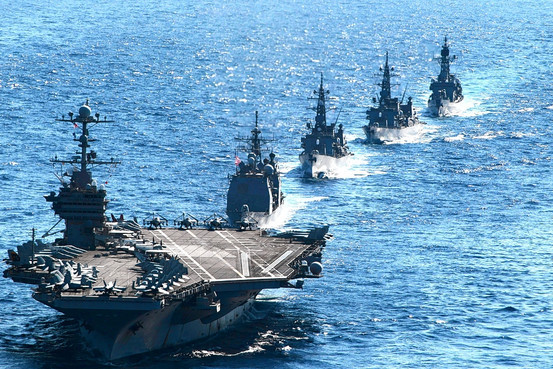 Số lượng tàu chiến của Hải quân Mỹ bao gồm 10 tàu sân bay, 9 tàu đổ bộ tấn công, 22 tàu tuần dương, 62 tàu khu trục, 17 khinh hạm và 72 tàu ngầm các loại. Nguồn ảnh: Longer.