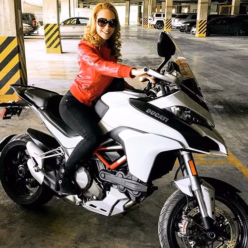 Alejandra cho biết, cô đã có cơ hội tới 39 quốc gia nhưng chưa bao giờ cảm thấy thỏa mãn với điều này và vẫn muốn khám phá thêm những quốc gia khác. Ảnh: Instagram.