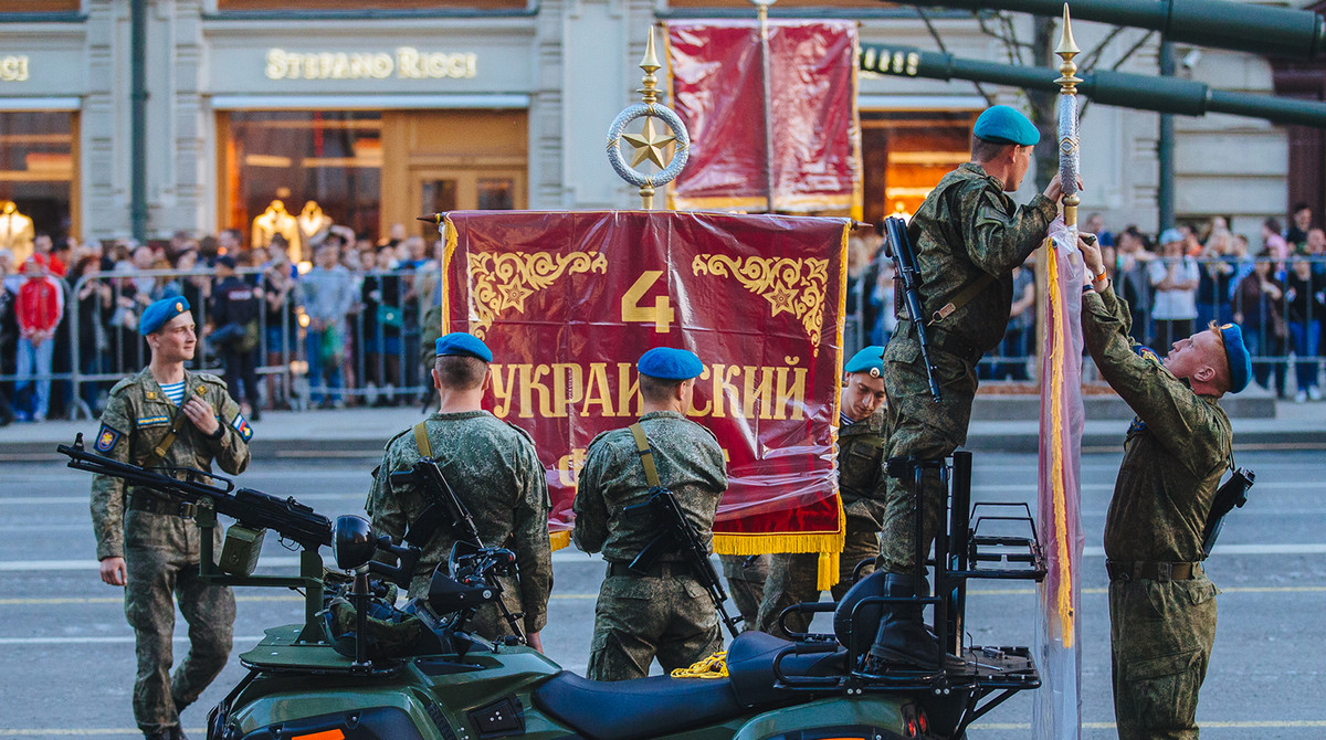 Mọi công tác chuẩn bị cuối cùng hiện đang được thực hiện một cách gấp rút. Nguồn ảnh: Gazeta.