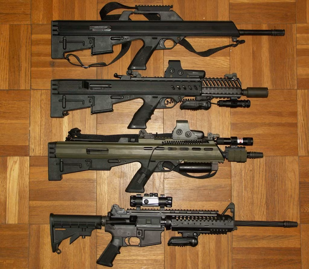 Từ trên xuống dưới là ba phiên bản cải tiến của khẩu Bushmaster M17S, dưới cùng là khẩu M16 với chiều dài cơ sở dài hơn đáng kể nhưng chiều dài nòng thực tế lại ngắn hơn. Nguồn ảnh: Nguồn ảnh: Pinterest.