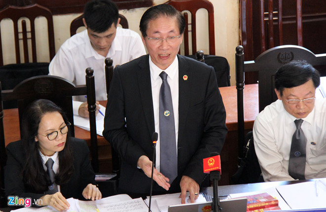 Luật sư Nguyễn Chiến tranh tụng tại tòa. Ảnh: Hoàng Lam.