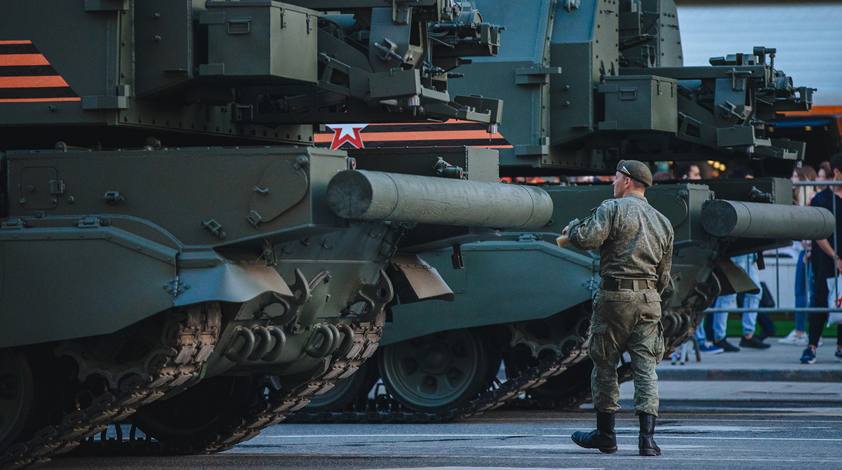 Dàn xe tăng khủng của quân đội Nga tham gia cuộc duyệt binh. Nguồn ảnh: Gazeta.