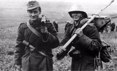 Tới khi phía Hồng quân tiến hành phản công, Liên Xô đã khéo léo lựa chọn hai điểm yếu nhất của quân đội Đức xung quanh Stalingrad đó là hai bên sườn, vốn được quân Romania và quân Italy đảm nhiệm, kết quả là tập đoàn quân số 6 bị bao vây, quân Romania và quân Italia rút lui bỏ mặc đồng đội bị "nghiền nát" trong cái vòng vây của Hồng quân. Nguồn ảnh: WW2.