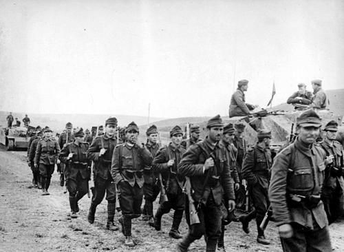 Sau màn thử lửa không thành công ở Stalingrad, quân đội Romania dường như không còn góp thêm quân cho các chiến dịch phòng thủ của người Đức và được Liên Xô giải phóng vào năm 1944 khi Hồng quân phản kích lại Phát xít Đức trên toàn mặt trận. Nguồn ảnh: Pinterest.