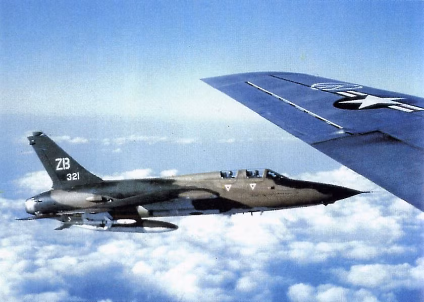 Sau khi vỡ đội hình, hai chiếc F-105 bị bám đuôi bởi hai chiếc MiG đã bị bắn hạ ngay lập tức, nhiệm vụ ném bom không kích của Mỹ bị hủy bỏ, một vài chiếc ở lại tiếp tục quần thảo với MiG của ta trong khi đó vài chiếc F-105 khác quay đầu chạy ra biển, chờ lực lượng giải cứu phi công của Hải quân Mỹ vào bờ và yểm trợ cho lực lượng này tới cứu hai phi công vừa bị hạ. Nguồn ảnh: Wild Weasel.