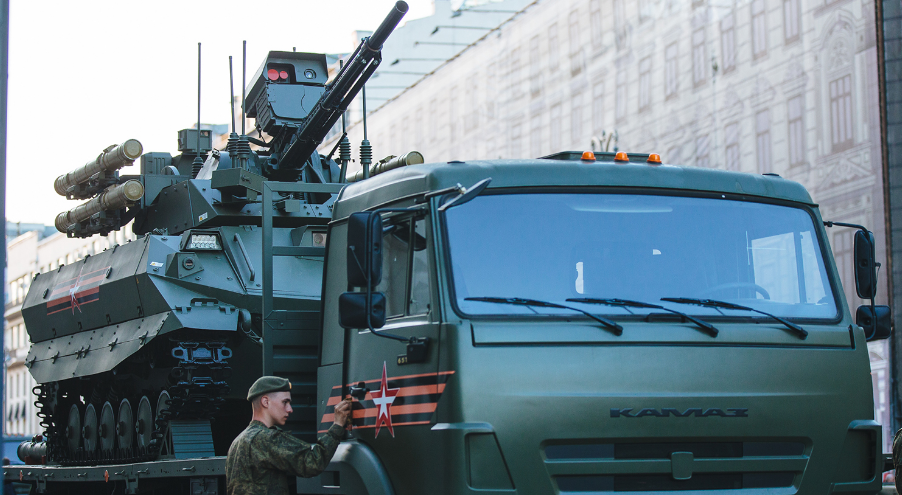 Phương tiện chiến đấu không người lái Uran-9 được đặt trên khung gầm xe tải đặc chủng Kamaz. Nguồn ảnh: Gazeta.