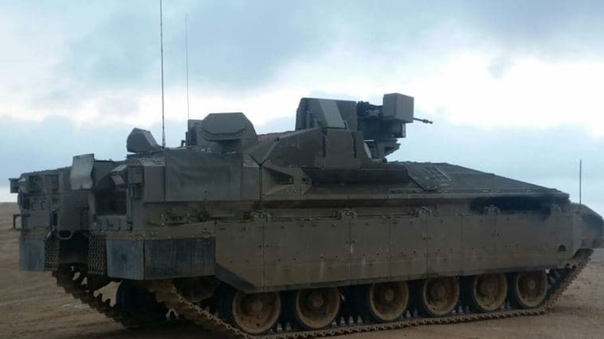 Sau màn trình diễn quá ấn tượng trên chiến trường, quân đội Israel đã đặt mua một số lượng lớn thiết giáp loại này (khoảng 200 chiếc) để thay thế cho toàn bộ thiết giáp chở quân M113 hiện vẫn còn đang nằm trong biên chế - loại thiết giáp chắc chắn đã "tan xác" khi dính đạn RPG chứ chưa tính tới 9M113 Kornet. Nguồn ảnh: IDF.