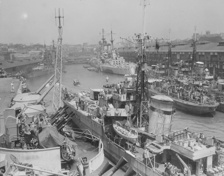 Sau khi tàu tuần dương hạm Salt Lake City bị mang ra làm mục tiêu thử nghiệm bom nguyên tử, thì tàu hỗ trợ thủy phi cơ USS Curtiss đã trở thành Soái Hạm của Hạm đội 1 kể từ năm 1949. Nguồn ảnh: Brightside.