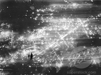 Hamburg rực cháy bởi những loạt bom rải thảm của không quân Đồng Minh. Nguồn ảnh: Super.