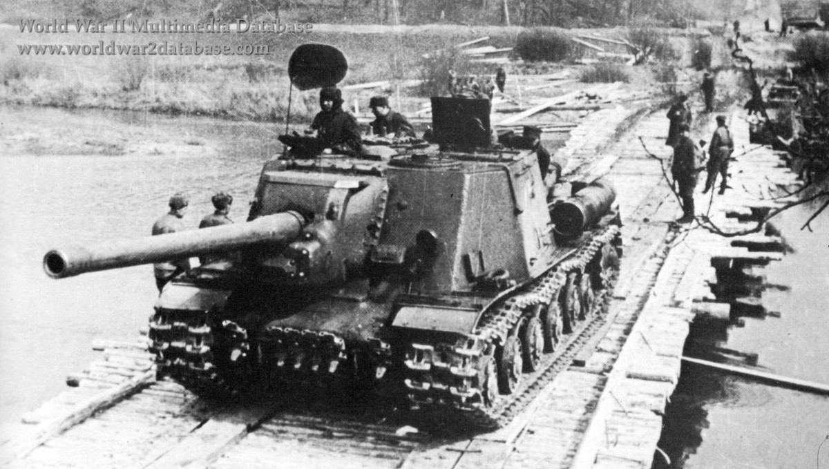 Với cỡ nòng cực khủng lên tới 122mm của mình, khẩu pháo tự hành ISU-122 có thể hạ gục bất cứ một loại xe tăng của Đức nào trên chiến trường chỉ bằng một phát bắn. Nguồn ảnh: Warhistory.