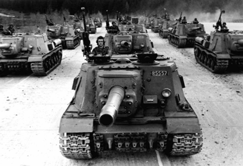 Giống với ISU-122, khẩu pháo tự hành này cực kỳ thích hợp với việc tác chiến trong môi trường đô thị khi nó có thể dễ dàng bắn sập bất cứ tòa nhà nào chỉ bằng một vài phát bắn. Nguồn ảnh: Flickr.