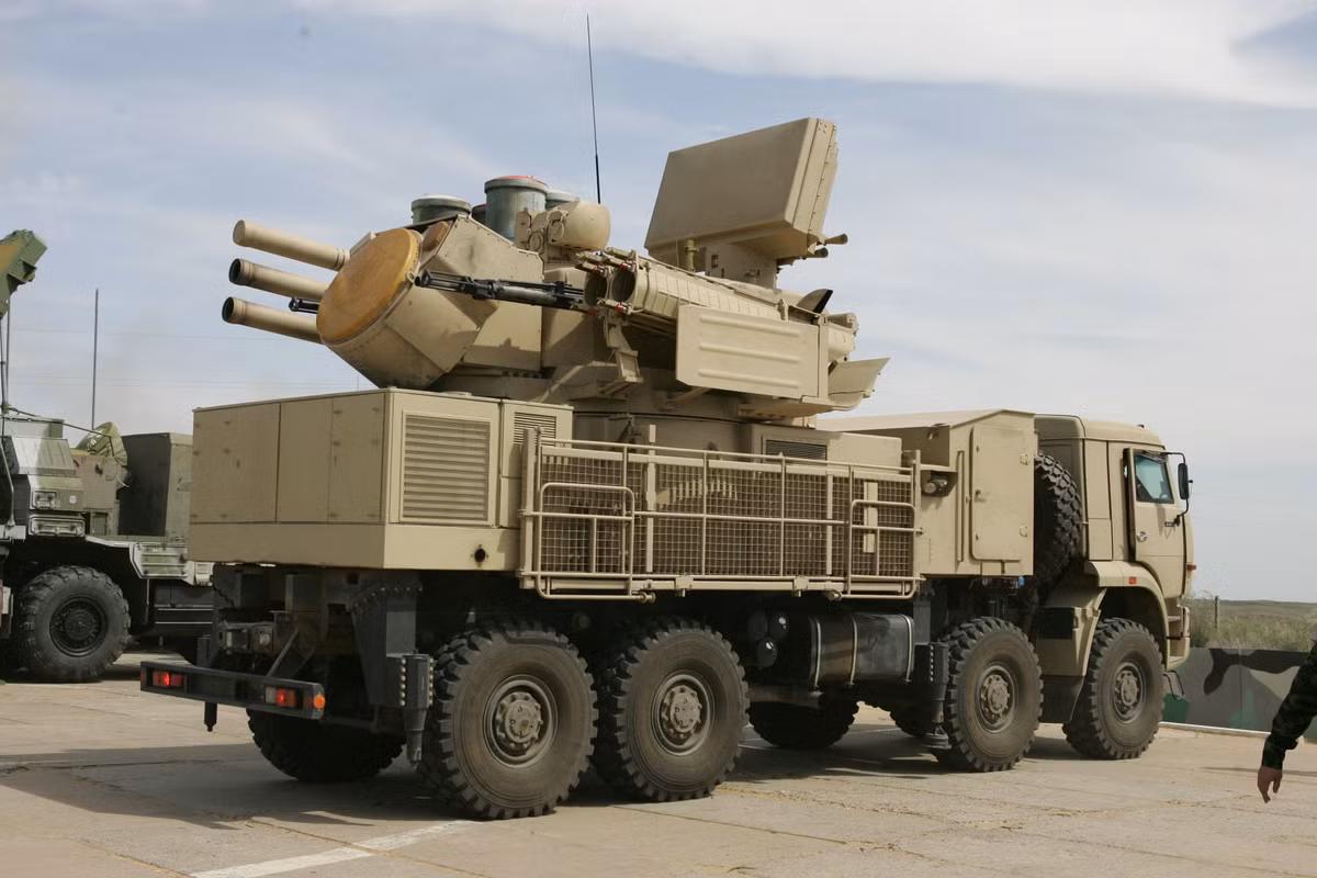 Phía Nga cho rằng, công nghệ mới này sẽ giúp lực lượng phòng không Nga có khả năng phản ứng theo thời gian thực trong mọi tình huống, bỏ qua khâu phân tích dữ liệu thường chiếm rất nhiều thời gian tại các trạm chỉ huy. Nguồn ảnh: Mil.