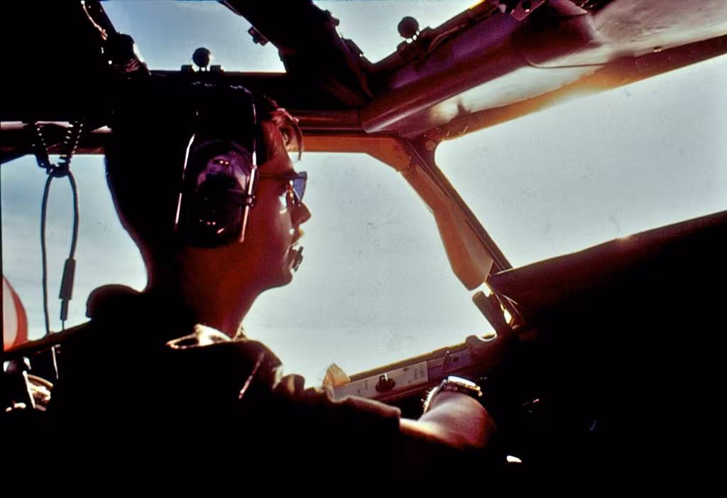 Bên trong khoang lái của chiếc KC-135 khi thực hiện nhiệm vụ tiếp liệu. Nguồn ảnh: Flickr.