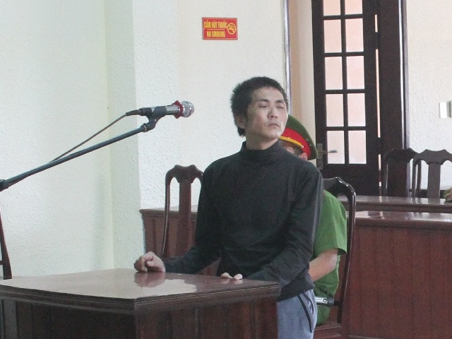 Bị cáo Dương giữ im lặng trong suốt phiên xét xử. Ảnh: BH.