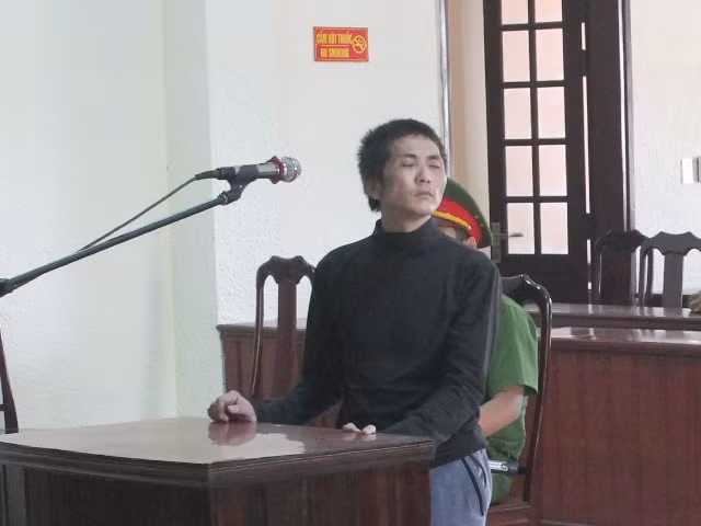 Bị cáo Dương giữ im lặng trong suốt phiên xét xử. Ảnh: BH.